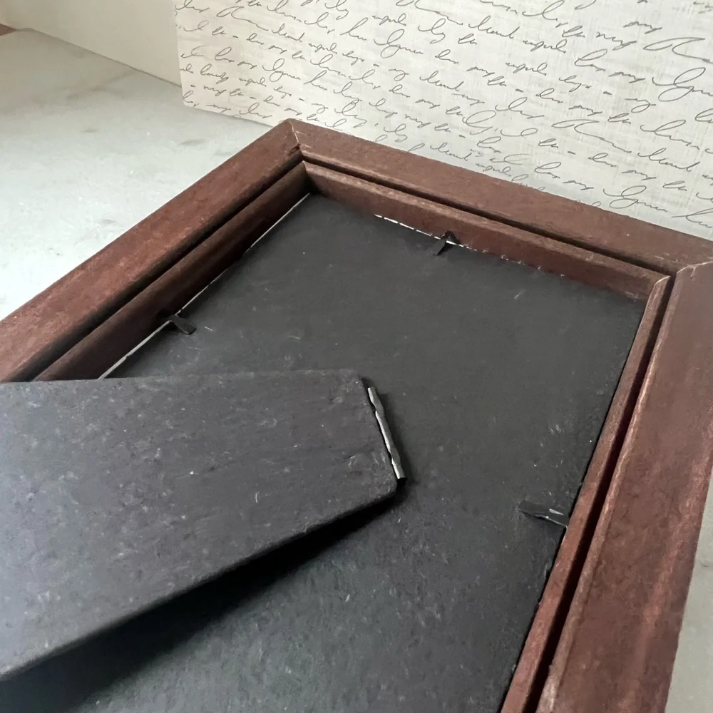 Vintage wooden picture frame 7”x9”
